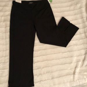 Black Capri yoga pants